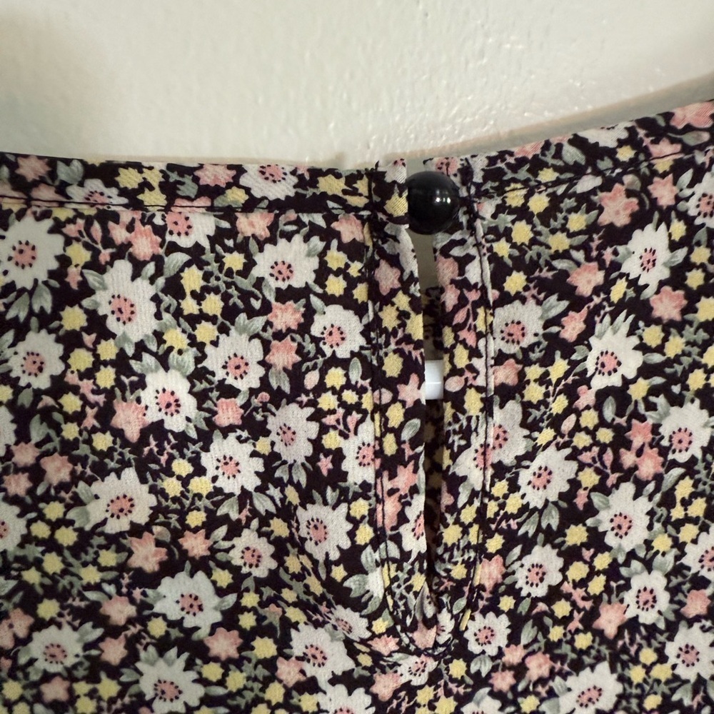Floral Black and White Floral Women's Top, Size XL - Picture 4 of 5